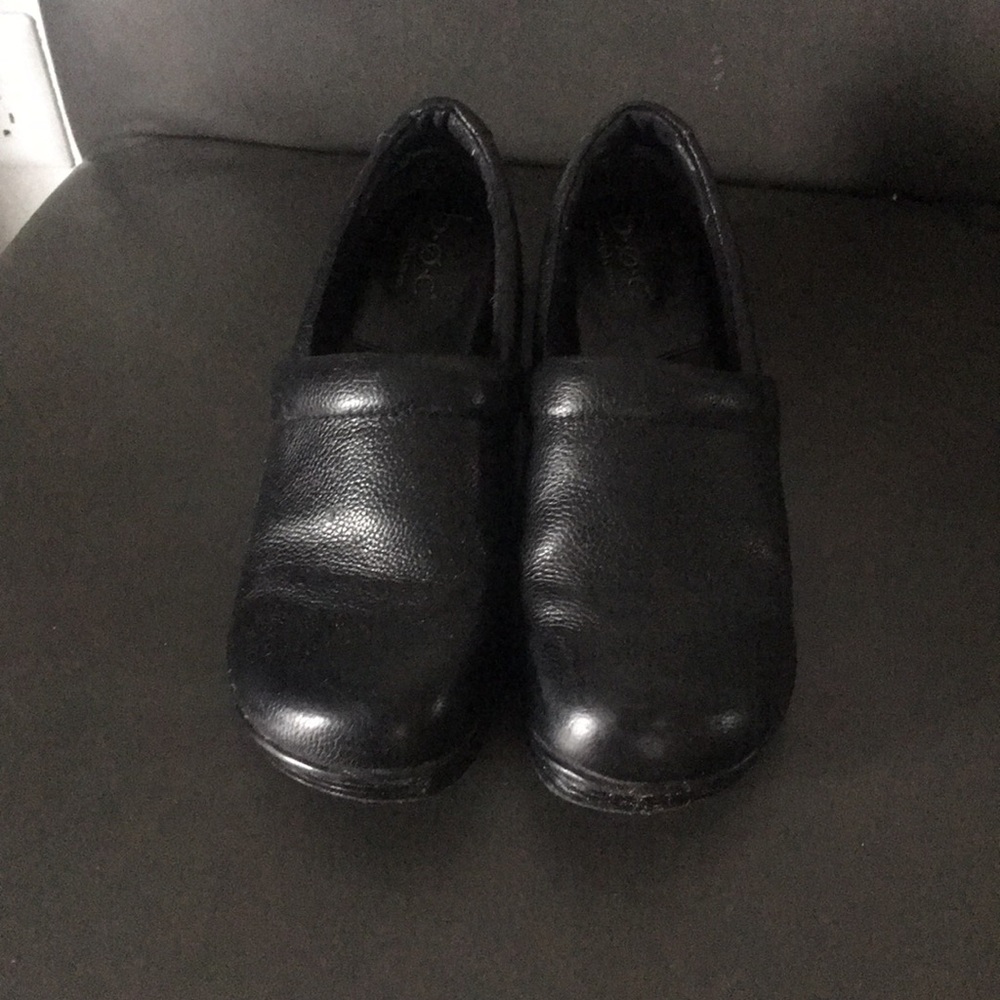 BOC Born concepts Nursing shoes size 9